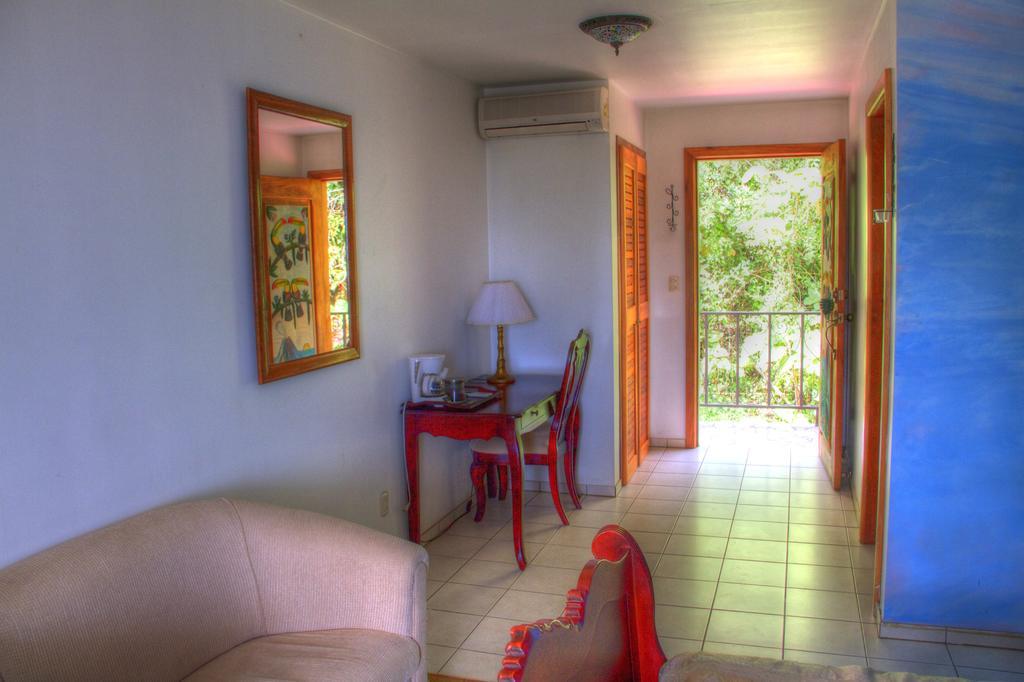 Gingerbread Restaurant & Hotel Nuevo Arenal Chambre photo