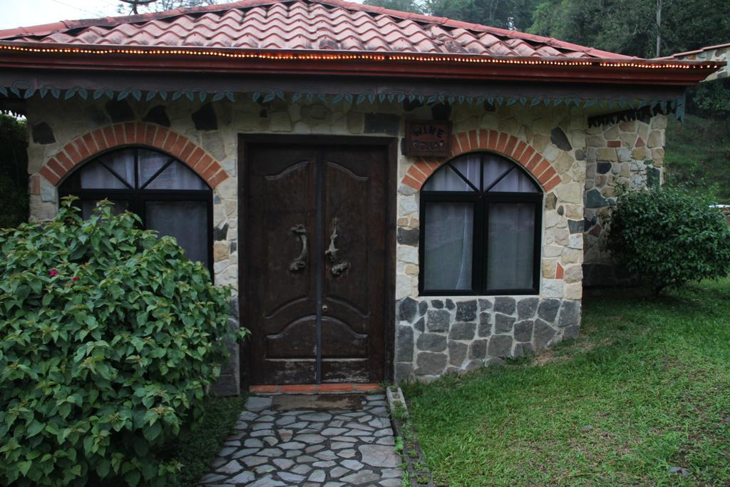 Gingerbread Restaurant & Hotel Nuevo Arenal Chambre photo