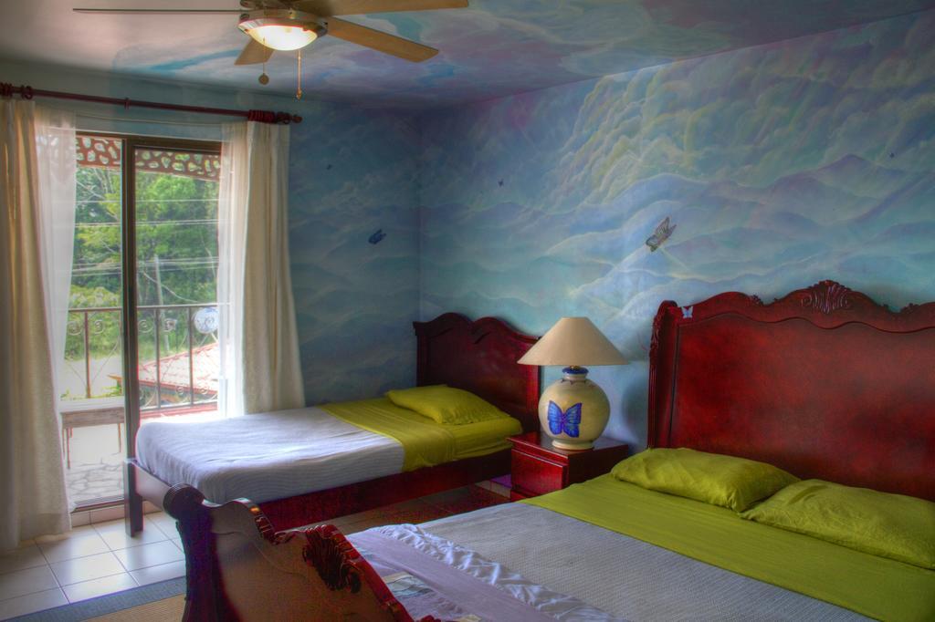 Gingerbread Restaurant & Hotel Nuevo Arenal Chambre photo