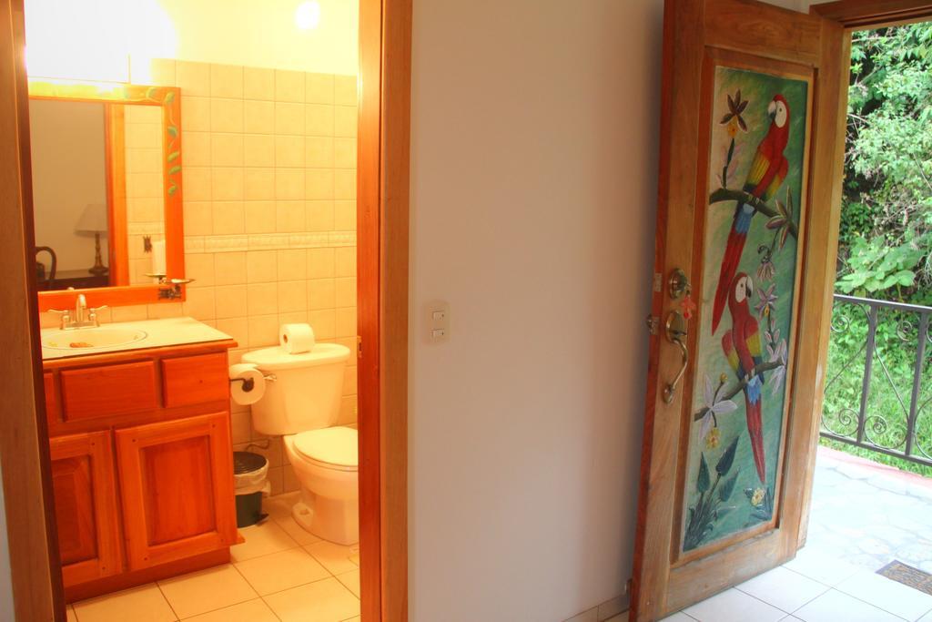 Gingerbread Restaurant & Hotel Nuevo Arenal Chambre photo